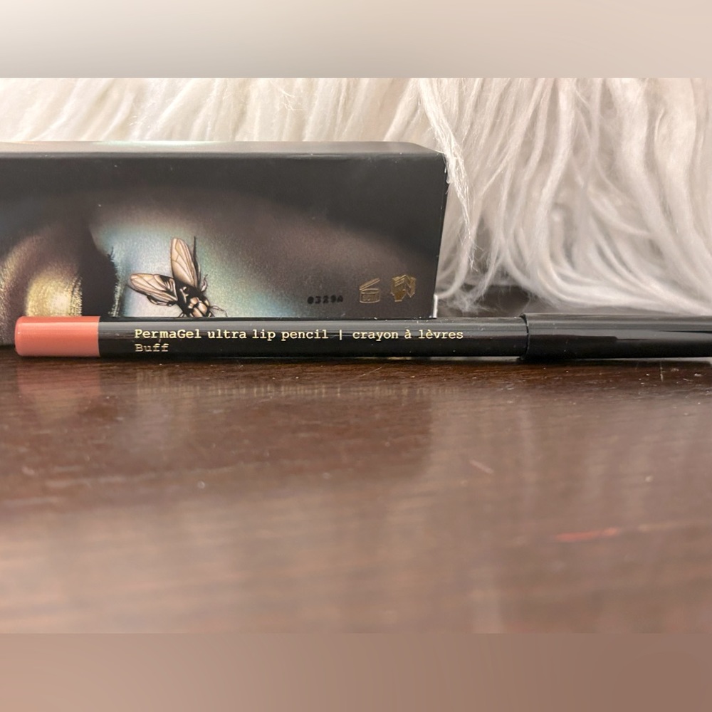 Pat McGrath permagel lipliner “buff”